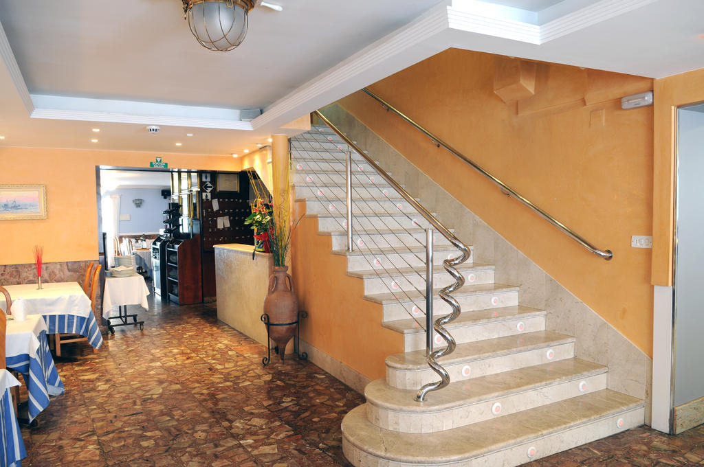 Hostal Can Marines Sant Carlos de la Ràpita Екстериор снимка