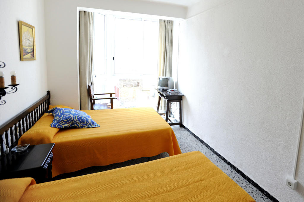 Hostal Can Marines Sant Carlos de la Ràpita Стая снимка