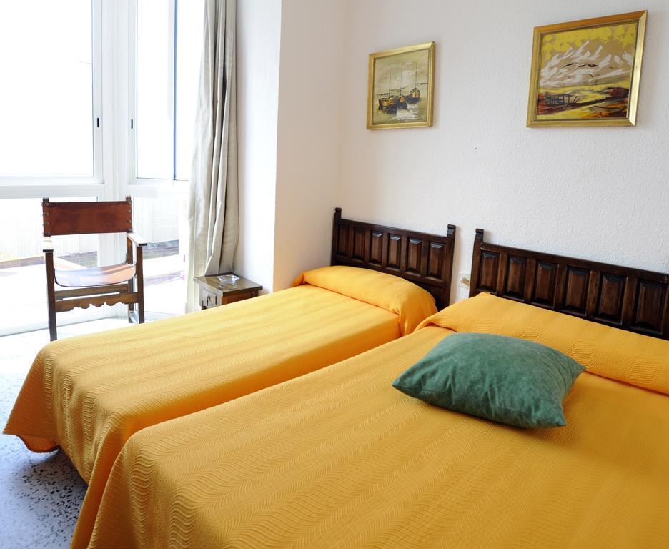 Hostal Can Marines Sant Carlos de la Ràpita Стая снимка